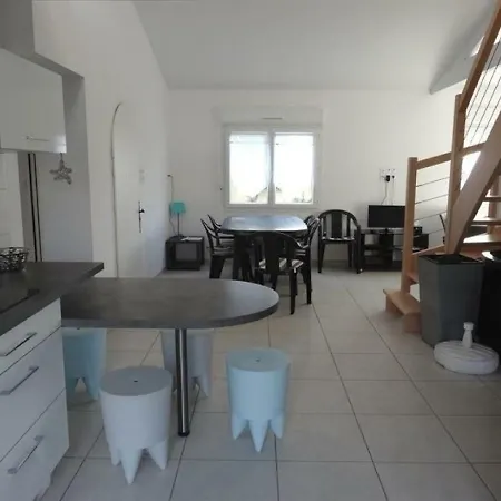 House Spacieuse Et Lumineuse Proche De Tout Avec Un Exterieur Plaisant Pour Des Moments De Detente. 1 Ferienhaus *
