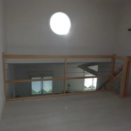 House Spacieuse Et Lumineuse Proche De Tout Avec Un Exterieur Plaisant Pour Des Moments De Detente. 1 *